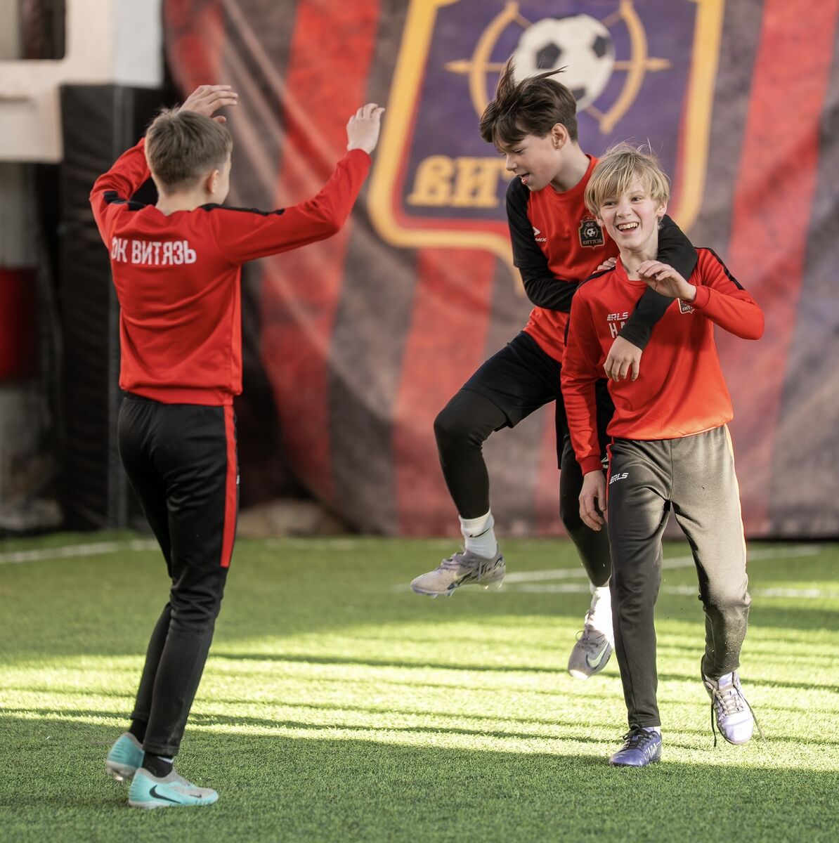 Тренировка юных футболистов в ФК Витязь